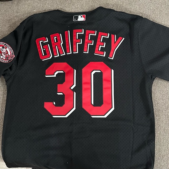 Cincinnati Reds Jersey - Picture 2 of 4